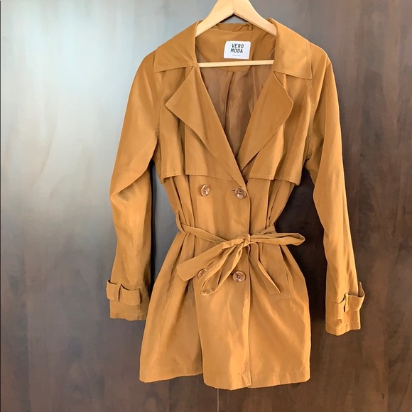 Short trench coat - Picture 2 of 3